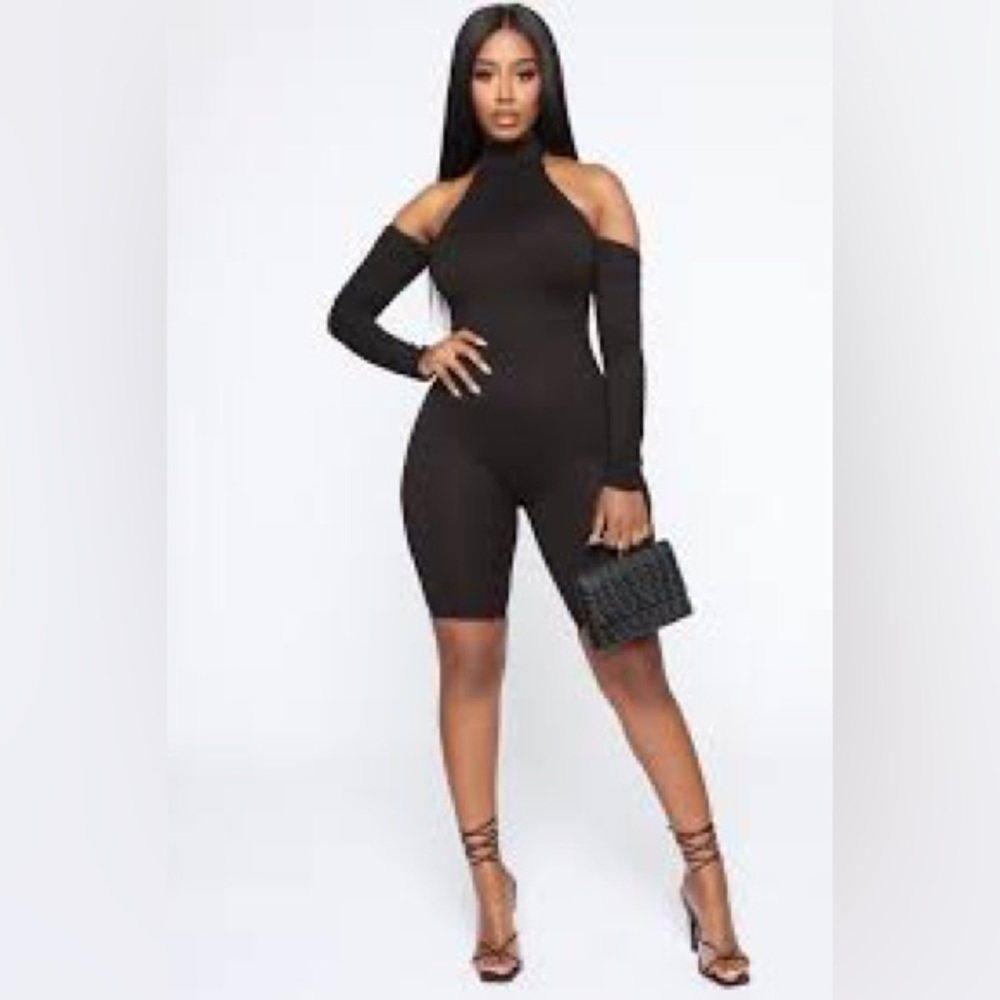Fashion Nova - Ruche Hour Colder Shoulder Romper - Black - M
